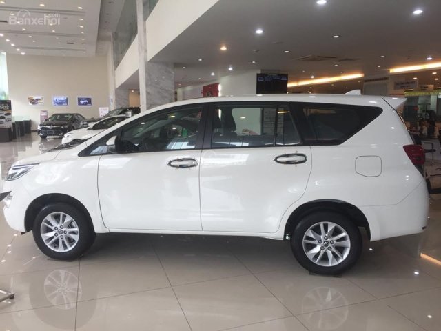 Toyota Thanh Xuân bán Innova E K/M khủng, có xe giao ngay, trả góp 80% - 90%. L/H: 0941.68.7777