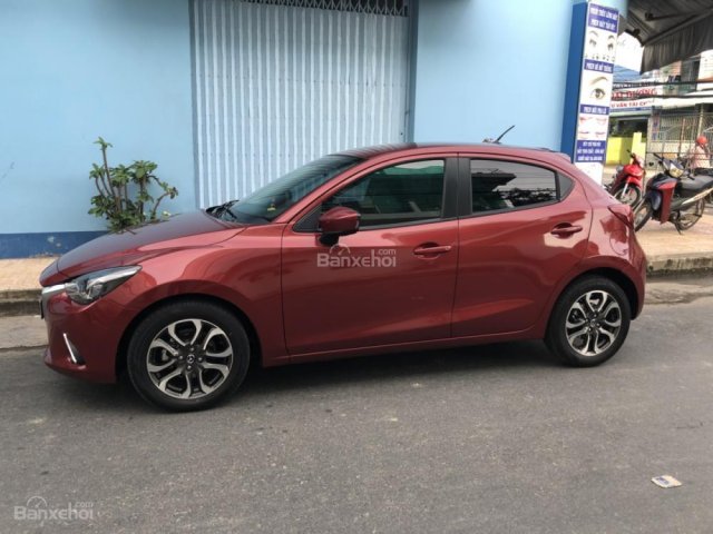 Bán Mazda 2 Hatchback 1.5AT màu đỏ, sản xuất 2018 bản 5 cửa cao cấp