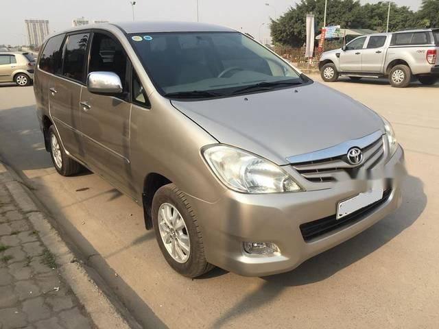 Bán Toyota Innova 2.0G năm sản xuất 2011, màu vàng