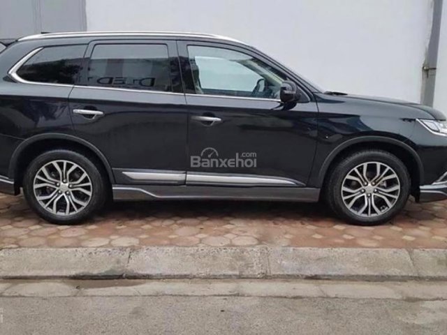 Bán xe Mitsubishi Outlander 2.0 CVT Premium đời 2018, màu đen 