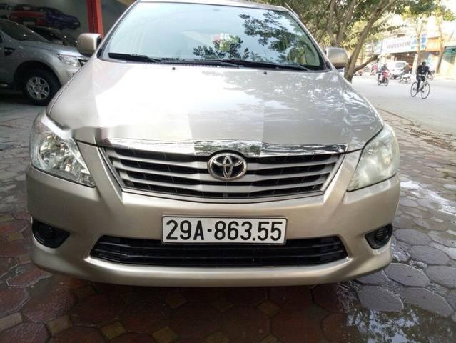 Bán xe Toyota Innova 2.0 2013 xe gia đình, giá tốt