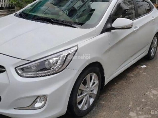 Cần bán xe Hyundai Accent Blue năm 2016, màu trắng, nhập khẩu chính chủ 