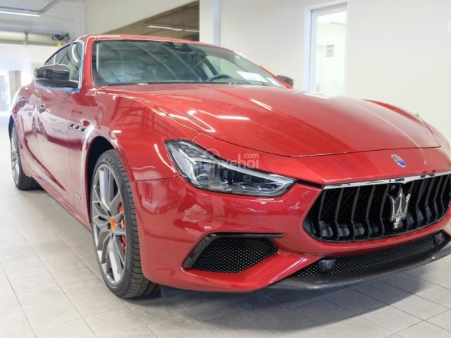 Bán xe Maserati Ghibli Gransport 2018, màu đỏ Rosso Eneragianeragia, nhập khẩu chính hãng0