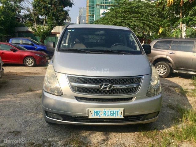 Cần bán xe Hyundai Starex CVX 2.5VGT đời 2008 màu bạc xe nhập khẩu rất đẹp - Hà Nội