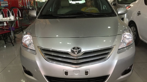 Cần bán lại xe Toyota Vios 1.5MT đời 2010, màu bạc đẹp như mới