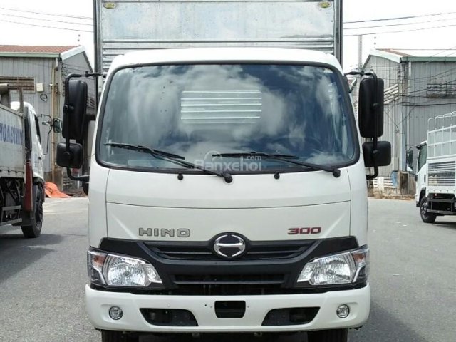 Bán Hino 1,9T XZU650, xe tải 1T9 thùng kín trả góp lãi suất thấp