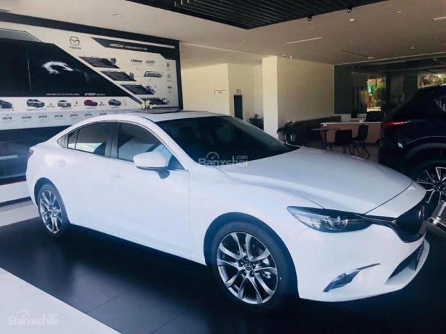 Bán xe Mazda 6 2.0L Premium sản xuất 2018, màu trắng, 899 triệu