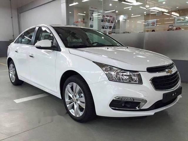 Cần bán Chevrolet Cruze đời 2018, màu trắng