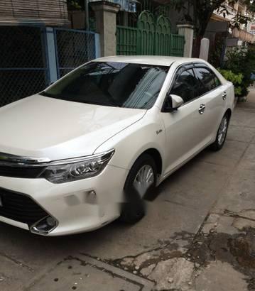 Bán Toyota Camry sản xuất năm 2018, màu trắng, xe mới 99 %