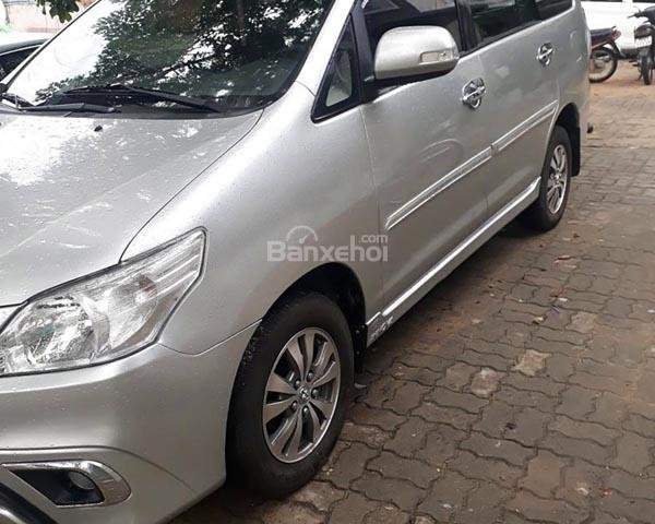 Bán Toyota Innova 2.0E 2014, màu bạc