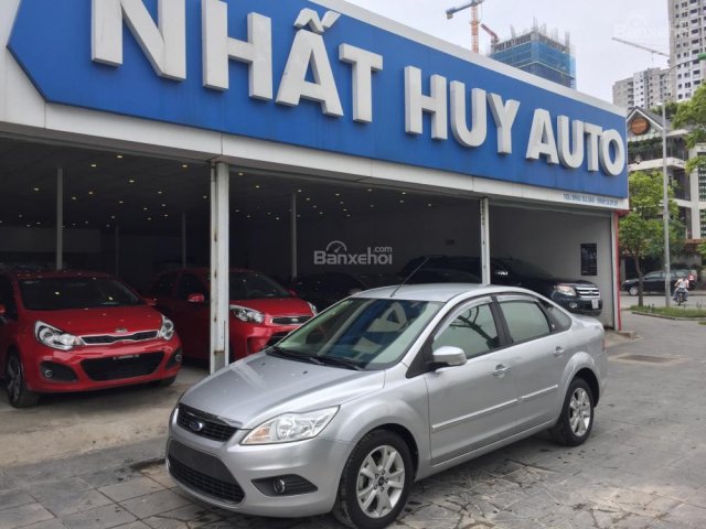 Cần bán xe Ford Focus 2011, màu bạc giá cạnh tranh