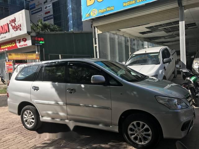 Cần bán xe Toyota Innova E sản xuất 2015, màu bạc chính chủ, giá 589tr