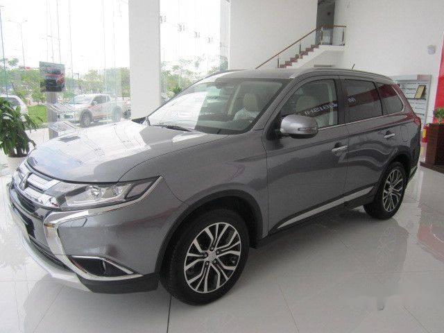 Bán ô tô Mitsubishi Outlander 2.0 CVT 2018, màu bạc, giá chỉ 808 triệu