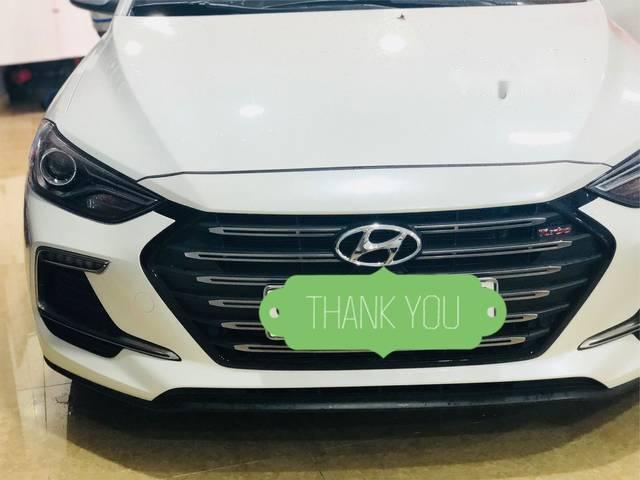 Cần bán Hyundai Elantra 1.6AT Sport 2018, màu trắng xe gia đình, giá chỉ 729 triệu