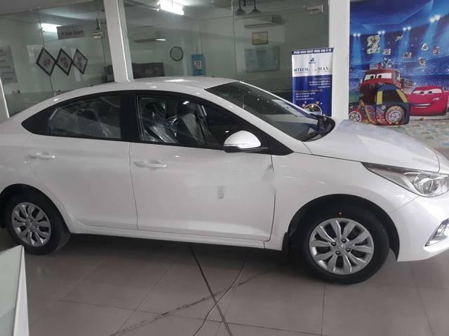 Bán xe Hyundai Accent đời 2018, màu trắng, giá 425tr