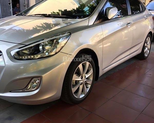 Bán Hyundai Accent 1.4 AT sản xuất 2015, màu bạc, nhập khẩu 