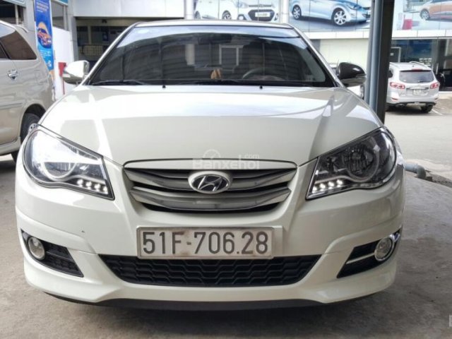 Bán Hyundai Avante 1.6MT màu trắng, sản xuất 2016 biển Sài Gòn lăn bánh 26.000km