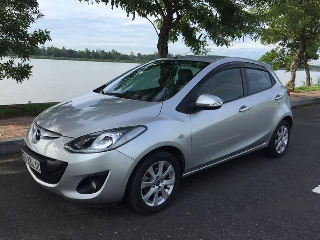 Gia đình bán Mazda 2 S đời 2013, màu bạc 