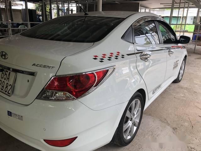 Bán Hyundai Accent năm 2013, màu trắng còn mới, giá 408tr