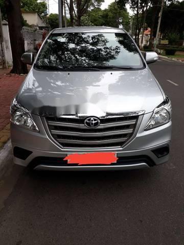 Bán xe Toyota Innova năm sản xuất 2015, màu bạc  