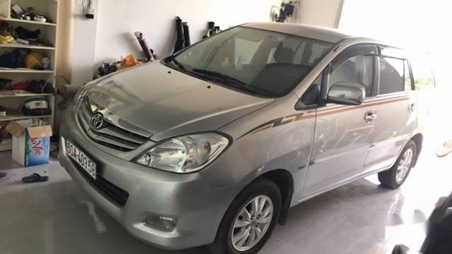 Bán xe Toyota Innova đời 2010, màu bạc