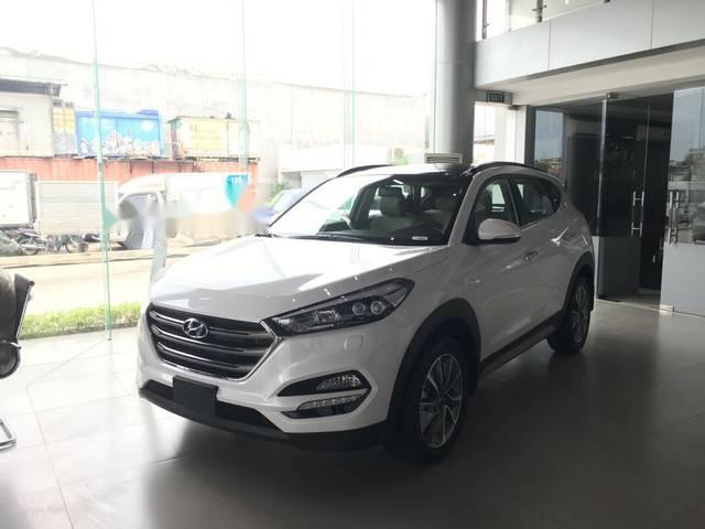 Bán xe Hyundai Tucson 2.0 AT sản xuất năm 2018, màu trắng