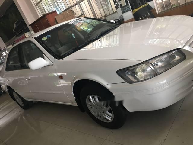 Gia đình bán Toyota Camry năm 1999, màu trắng 