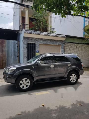 Bán xe Toyota Fortuner đời 2010, màu xám 