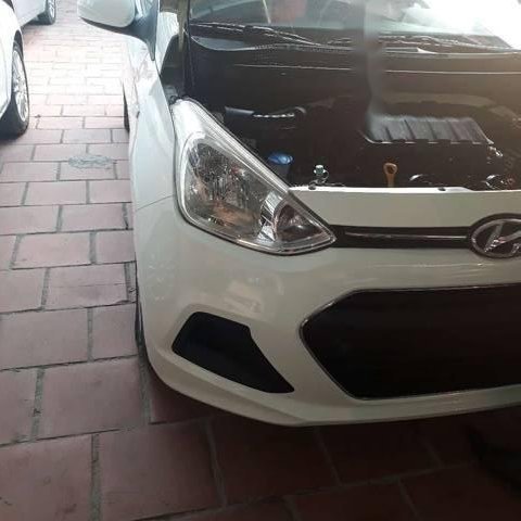 Cần bán gấp Hyundai Grand i10 sản xuất năm 2015, màu trắng, 295 triệu