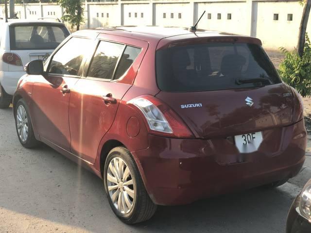 Xe Suzuki Swift sản xuất năm 2014, màu đỏ 