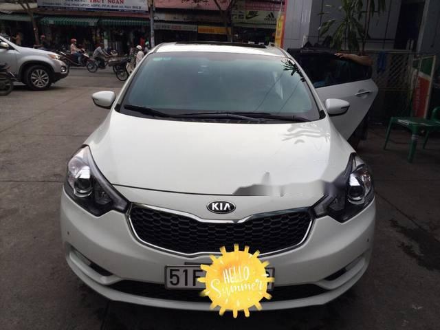 Cần bán gấp Kia K3 2.0 AT đời 2015, màu trắng số tự động, 535tr