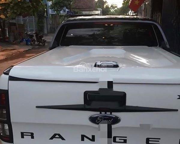 Bán xe Ford Ranger 2.2 AT màu trắng, xe bảo dưỡng định kì