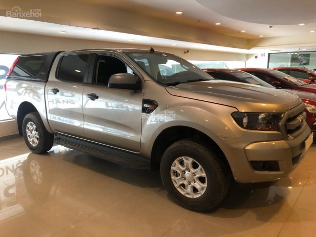 Bán ô tô Ford Ranger 2.2L XLS AT 2017, xe nhập, trả trước 190 triệu lấy xe ngay