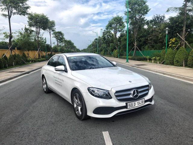 Bán xe Mercedes E250 trắng 2018 chính hãng, trả trước 750 triệu rinh xe về ngay