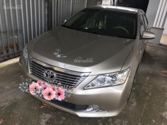 Bán xe Toyota Camry sản xuất 2014 màu vàng, 788 triệu