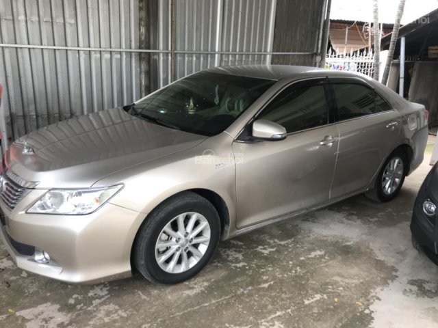 Bán Toyota Camry 2.0E màu vàng cát số tự động sản xuất T12/2014 biển Bình Dương lăn bánh đúng 39000km