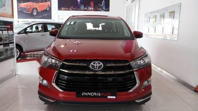 Cần bán xe Toyota Innova Venturer 2018, màu đỏ, 730tr