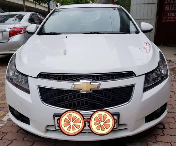 Bán ô tô Chevrolet Cruze 1.6MT đời 2015, màu trắng xe gia đình