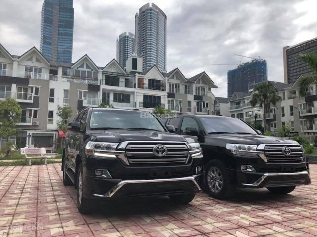 Bán Toyota Land Cruiser 4.6VX đời 2018, màu đen, nhập khẩu nguyên chiếc