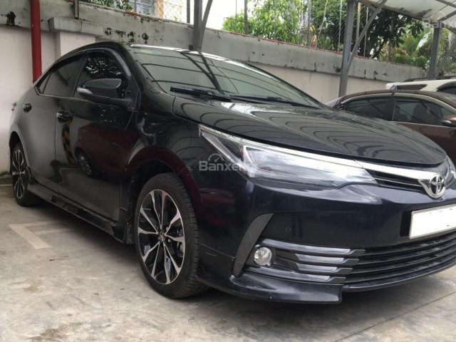 Bán xe Altis 2.0 Sport màu đen đời 2017, trả góp