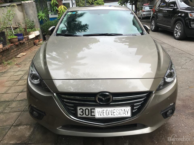 Bán xe Mazda 3 năm 2016 màu vàng cát, 599 triệu