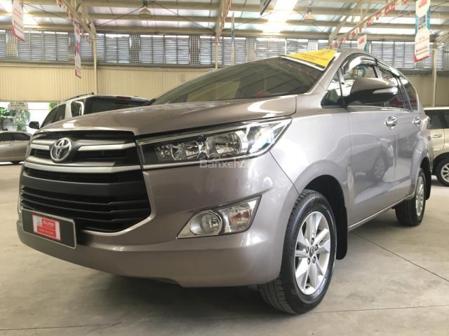 Bán xe Innova số sàn, màu đồng, đời 2016, trả góp