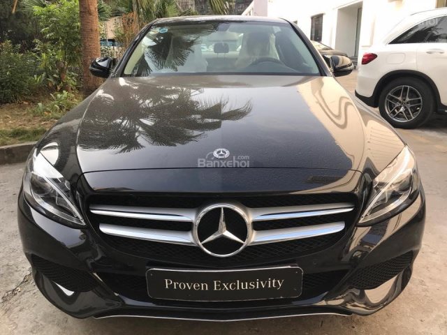 Mercedes C200 siêu lướt 2018 đi 3000km. Xe mới 99,99%