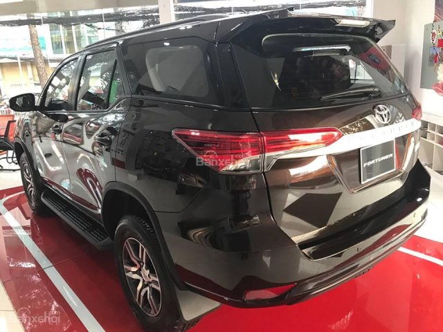 Cần bán Toyota Fortuner 4x2 MT 2018, đủ màu, chính thức nhận đặt hàng. Trả góp 90%, lãi suất 0.33%