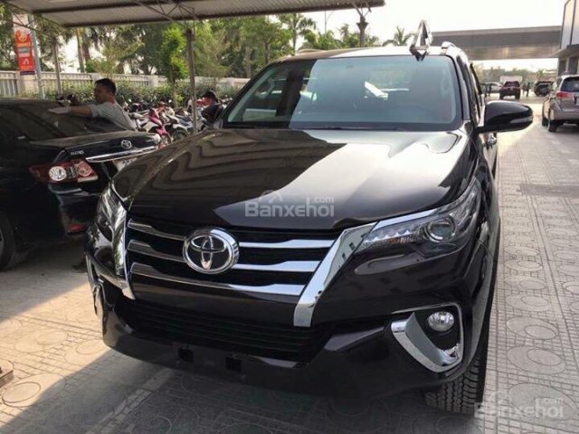 Bán Toyota Fortuner 2.8V 4x4, máy dầu, số tự động, nhập khẩu nguyên chiếc, giao xe sớm, hỗ trợ trả góp 90%