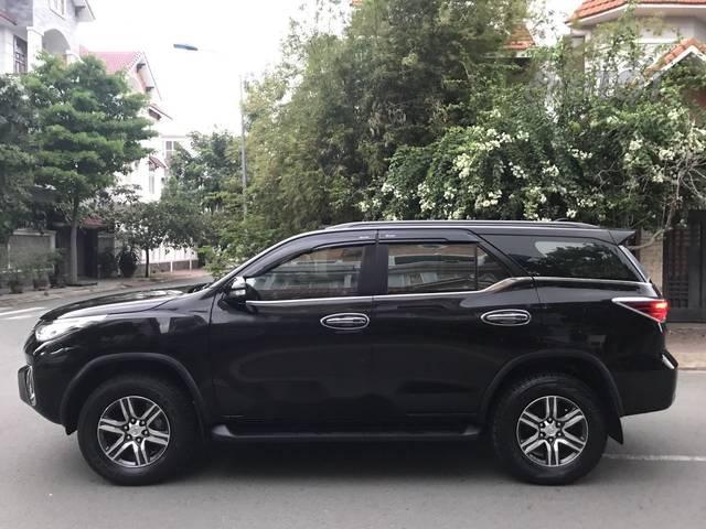 Cần bán gấp Toyota Fortuner 2017, màu đen, giá tốt