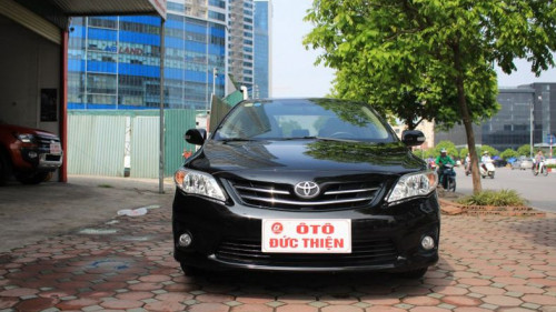 Cần bán xe Toyota Corolla altis 1.8 AT sản xuất năm 2014, màu đen chính chủ 