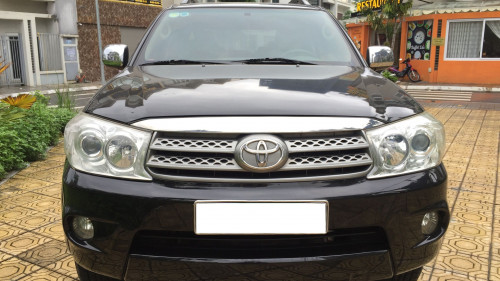 Cần bán lại xe Toyota Fortuner 2.7 AT đời 2009, màu đen  