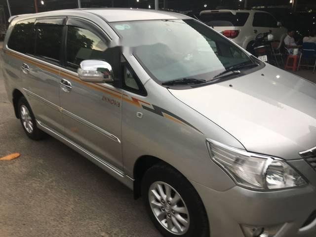 Bán Toyota Innova đời 2013, màu bạc  