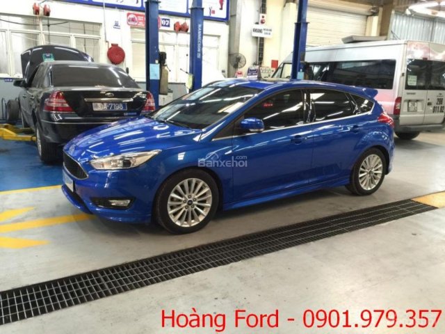 Bán Ford Focus bản cao cấp màu xanh, giá tốt, liên hệ 0901.979.357 - Mr. Hoàng